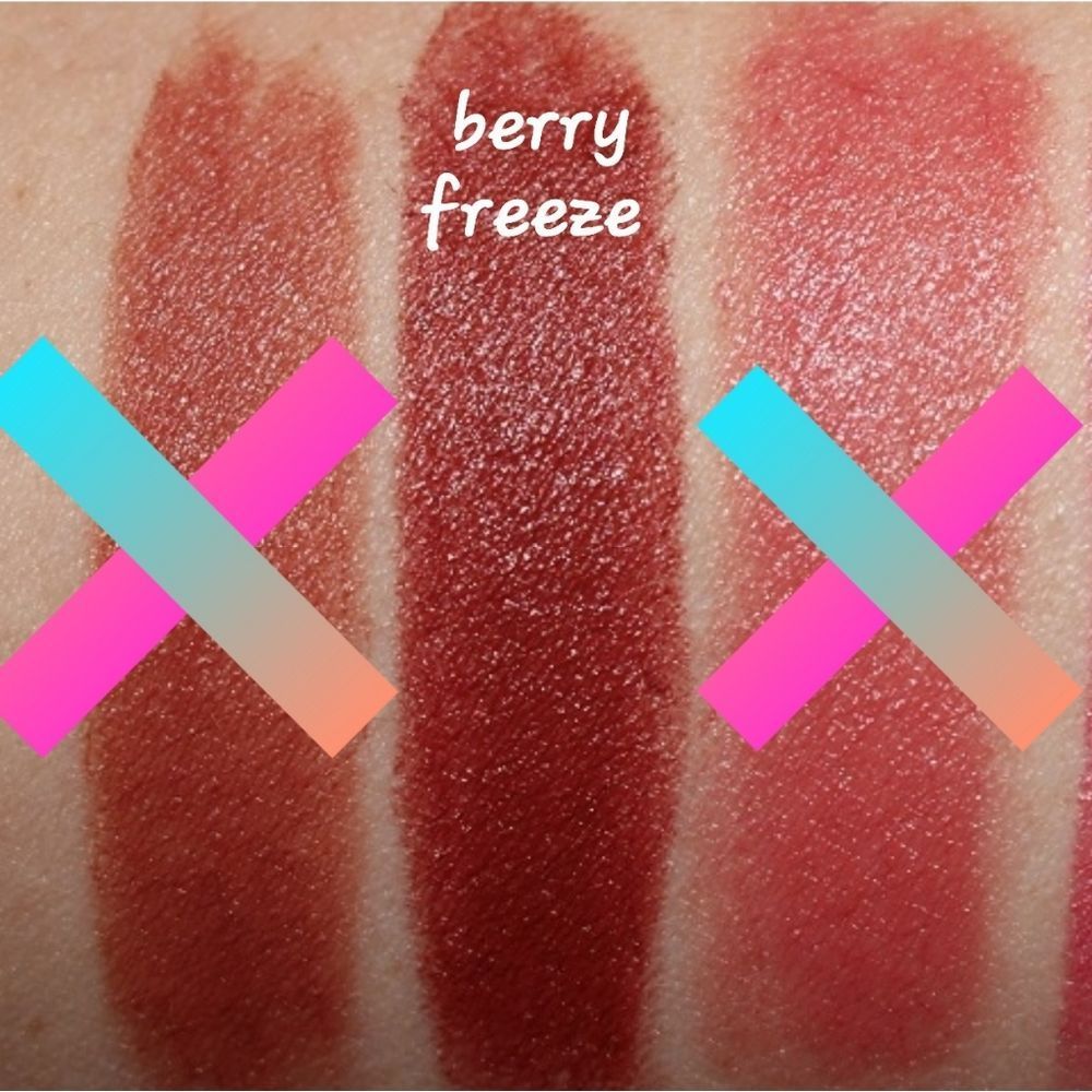 Clinique Bundle of Blush, and Lip Colors - Picture 9 of 14